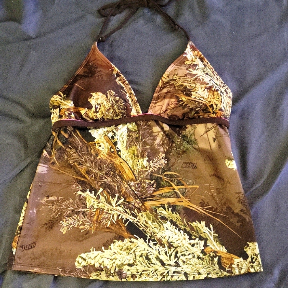 Realtree Camouflage Halter Top. New without tags.Unbranded size approx MED/LARGE